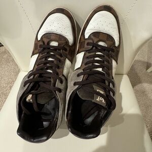 Louis Vitton Man leather sneaker （used authentic）